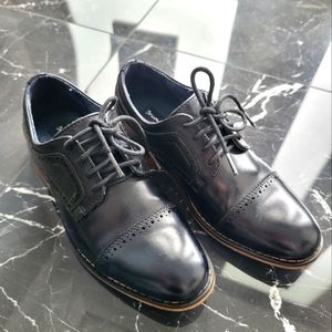 Boy black suit shoes in size 1, dress shoes